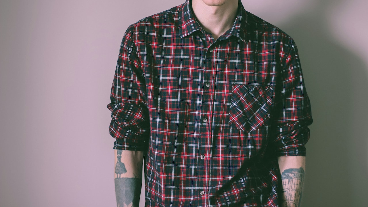 Mens Style Tips: Wearing Bright Colours The Right Way For Your Skin Tone Mens Style Tips: Wearing Bright Colours The Right Way For Your Skin Tone