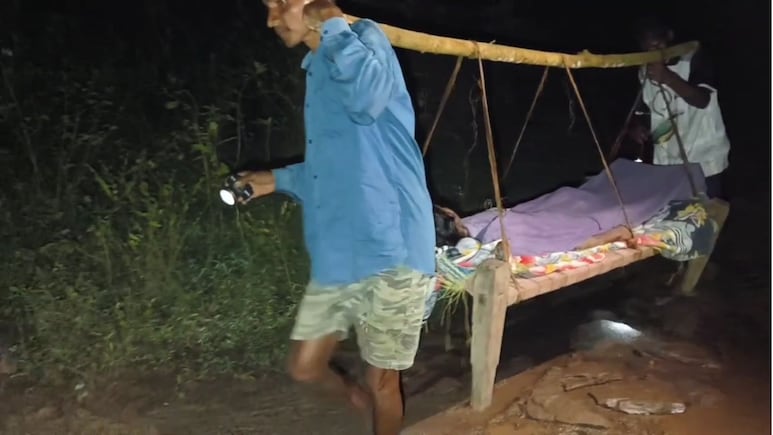 रात में गर्भपात, खाट पर महिला, जान बचाने के लिए अस्‍पताल पहुंचना 'जंग' से कम नहीं, बस्तर के हेल्थ सिस्टम का सच