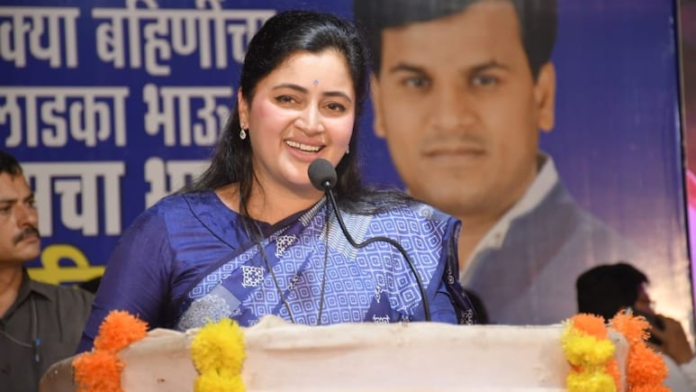 Amravati News: भाजप नेत्या नवनीत राणा यांना गँगरेप आणि जीवे मारण्याची धमकी; पोलिसांकडून तपास सुरू Amravati News: भाजप नेत्या नवनीत राणा यांना गँगरेप आणि जीवे मारण्याची धमकी; पोलिसांकडून तपास सुरू