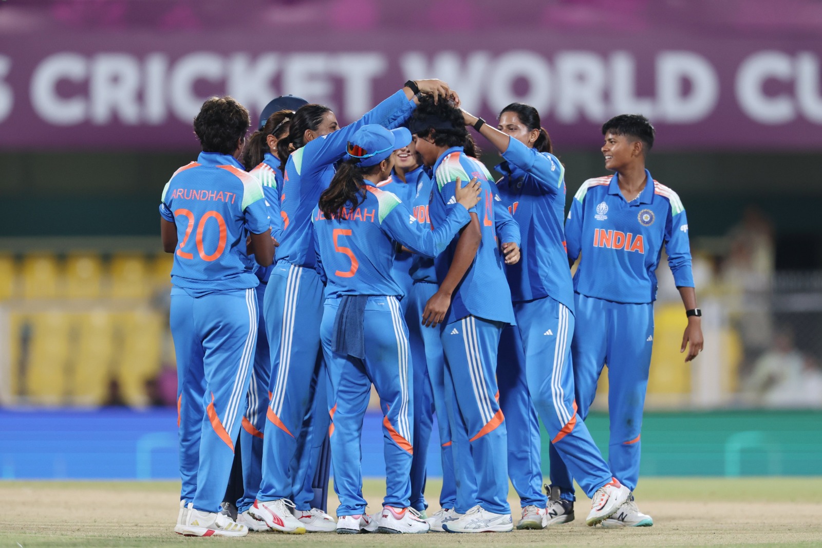 IND vs PAK Women WC 2025 Match Live Score: भारत ने खिलाफ लक्ष्य का पीछा करने उतरा पाकिस्तान