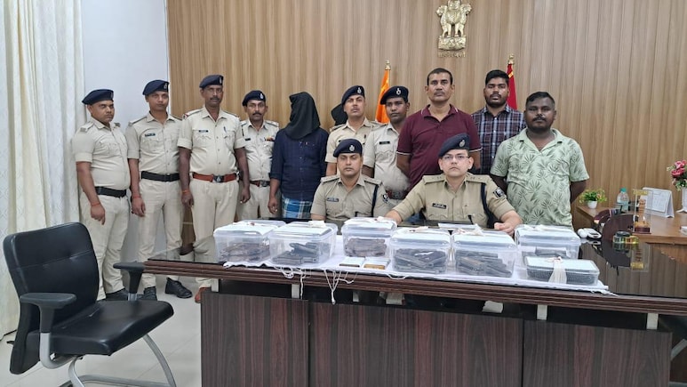 बिहार चुनाव में बढ़ी हथियारों की डिमांड, मुंगेर में पकड़ी गई अवैध हथियार बनाने की फैक्टरी