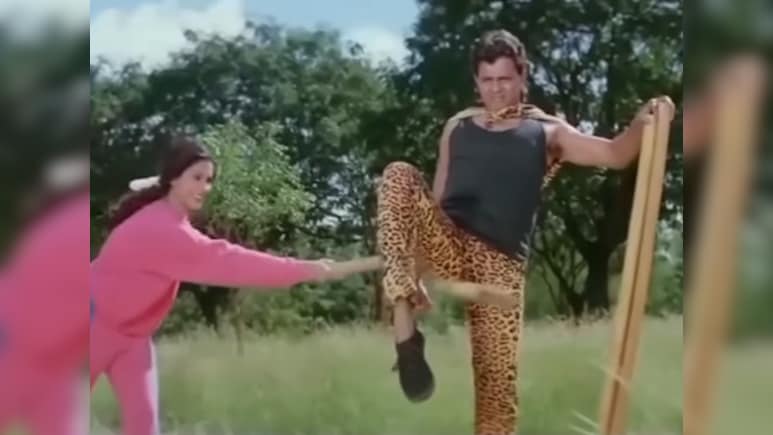एक्ट्रेस को इम्प्रेस करने के लिए मिथुन ने पहले घुटने, फिर कलाई और फिर माथे पर खाए डंडे, देखें आखिरी में क्या हुआ हाल एक्ट्रेस को इम्प्रेस करने के लिए मिथुन ने पहले घुटने, फिर कलाई और फिर माथे पर खाए डंडे, देखें आखिरी में क्या हुआ हाल