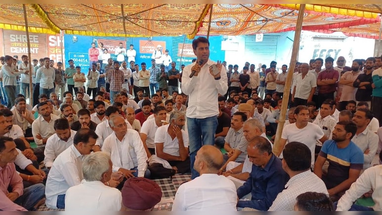 ब‍िजनेसमैन की हत्‍या के बाद धरने पर बैठे परिजन, रोह‍ित गोदारा के गुर्गों के एनकांउटर की मांग पर अड़े