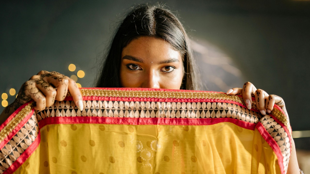 Dupatta Draping Tips For Petite Women That Add Height Dupatta Draping Tips For Petite Women That Add Height