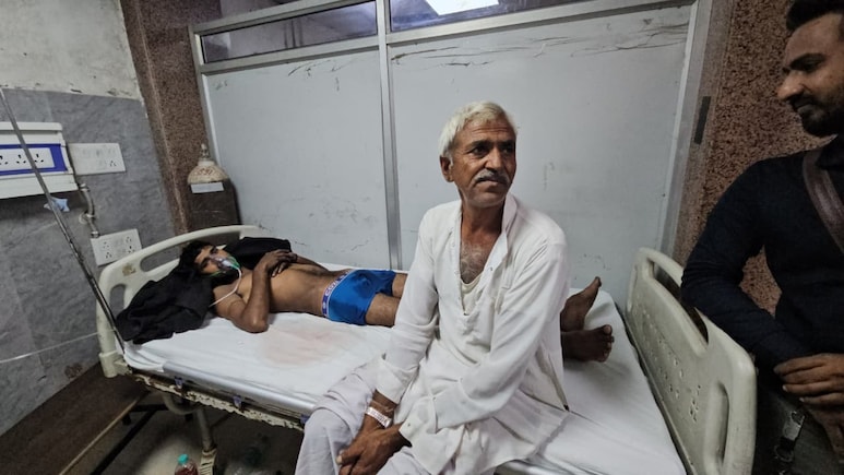 Rajasthan: गुलकंद फैक्ट्री में जहरीली गैस से हादसा... टैंक में गिरे तीन मजदूर, दो की हालत गंभीर Rajasthan: गुलकंद फैक्ट्री में जहरीली गैस से हादसा... टैंक में गिरे तीन मजदूर, दो की हालत गंभीर