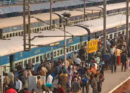 छठ पर्व को लेकर रेलवे की बड़ी तैयारी: दिल्ली से 33 स्पेशल ट्रेनें चलाई गईं