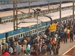 छठ पर्व को लेकर रेलवे की बड़ी तैयारी: दिल्ली से 33 स्पेशल ट्रेनें चलाई गईं छठ पर्व को लेकर रेलवे की बड़ी तैयारी: दिल्ली से 33 स्पेशल ट्रेनें चलाई गईं