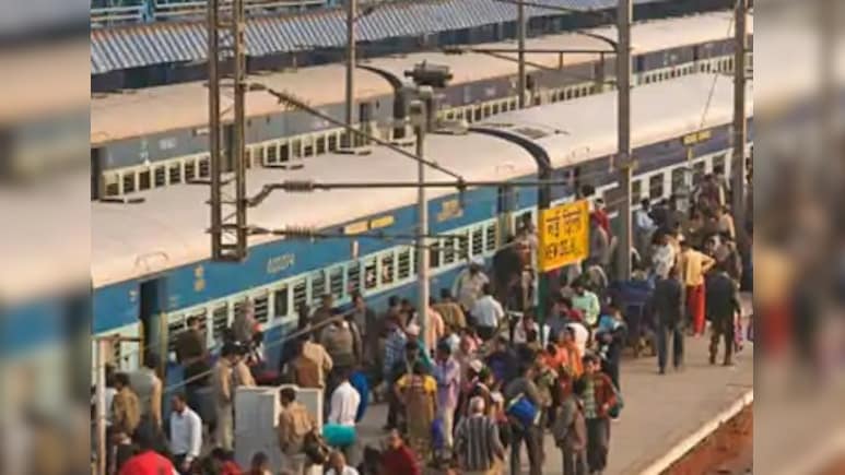 छठ पर्व को लेकर रेलवे की बड़ी तैयारी: दिल्ली से 33 स्पेशल ट्रेनें चलाई गईं छठ पर्व को लेकर रेलवे की बड़ी तैयारी: दिल्ली से 33 स्पेशल ट्रेनें चलाई गईं