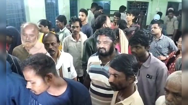 छिंदवाड़ा में फिर मचा हड़कंप, गांव के 50 से ज्यादा लोगों को एकसाथ हुई उल्टी-दस्त की बीमारी छिंदवाड़ा में फिर मचा हड़कंप, गांव के 50 से ज्यादा लोगों को एकसाथ हुई उल्टी-दस्त की बीमारी