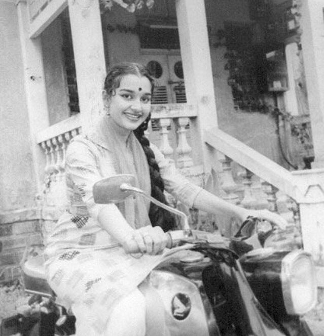 60s की सबसे महंगी हीरोइन की 10 फोटो, शादीशुदा से हुआ प्यार तो 83 की उम्र में भी हैं कुंवारी