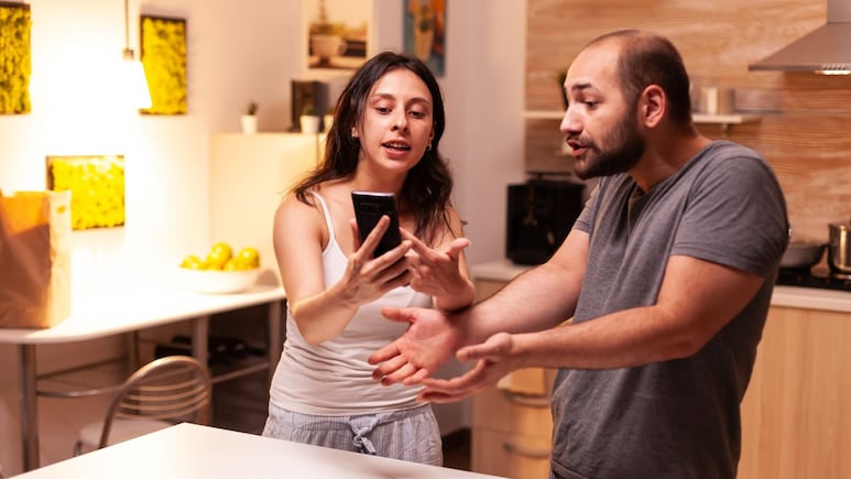 Relationship Tips: गुस्से में पत्नी भूलकर भी पति को न बोलें ये 5 बातें, शादीशुदा जिंदगी में आ जाएंगी दूरियां! Relationship Tips: गुस्से में पत्नी भूलकर भी पति को न बोलें ये 5 बातें, शादीशुदा जिंदगी में आ जाएंगी दूरियां!