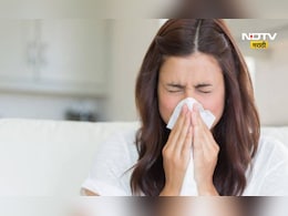 Cough Syrup: सर्दी-खोकल्यासाठी कफ सिरप घेणं टाळा, त्या ऐवजी करा 'हे' 5 घरगुती उपाय Cough Syrup: सर्दी-खोकल्यासाठी कफ सिरप घेणं टाळा, त्या ऐवजी करा 'हे' 5 घरगुती उपाय