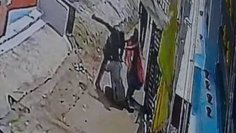 Man Stabs Brother To Death, Then Kills Sister-In-Law In Front Of Her Children Man Stabs Brother To Death, Then Kills Sister-In-Law In Front Of Her Children