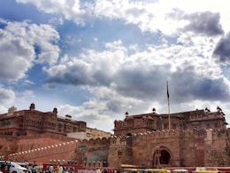 Rajasthan Rain: राजस्थान में वेस्टर्न डिस्टर्बेंस कमजोर, तापमान में दर्ज गिरावट; जानें करवाचौथ पर कैसा रहेगा मौसम Rajasthan Rain: राजस्थान में वेस्टर्न डिस्टर्बेंस कमजोर, तापमान में दर्ज गिरावट; जानें करवाचौथ पर कैसा रहेगा मौसम