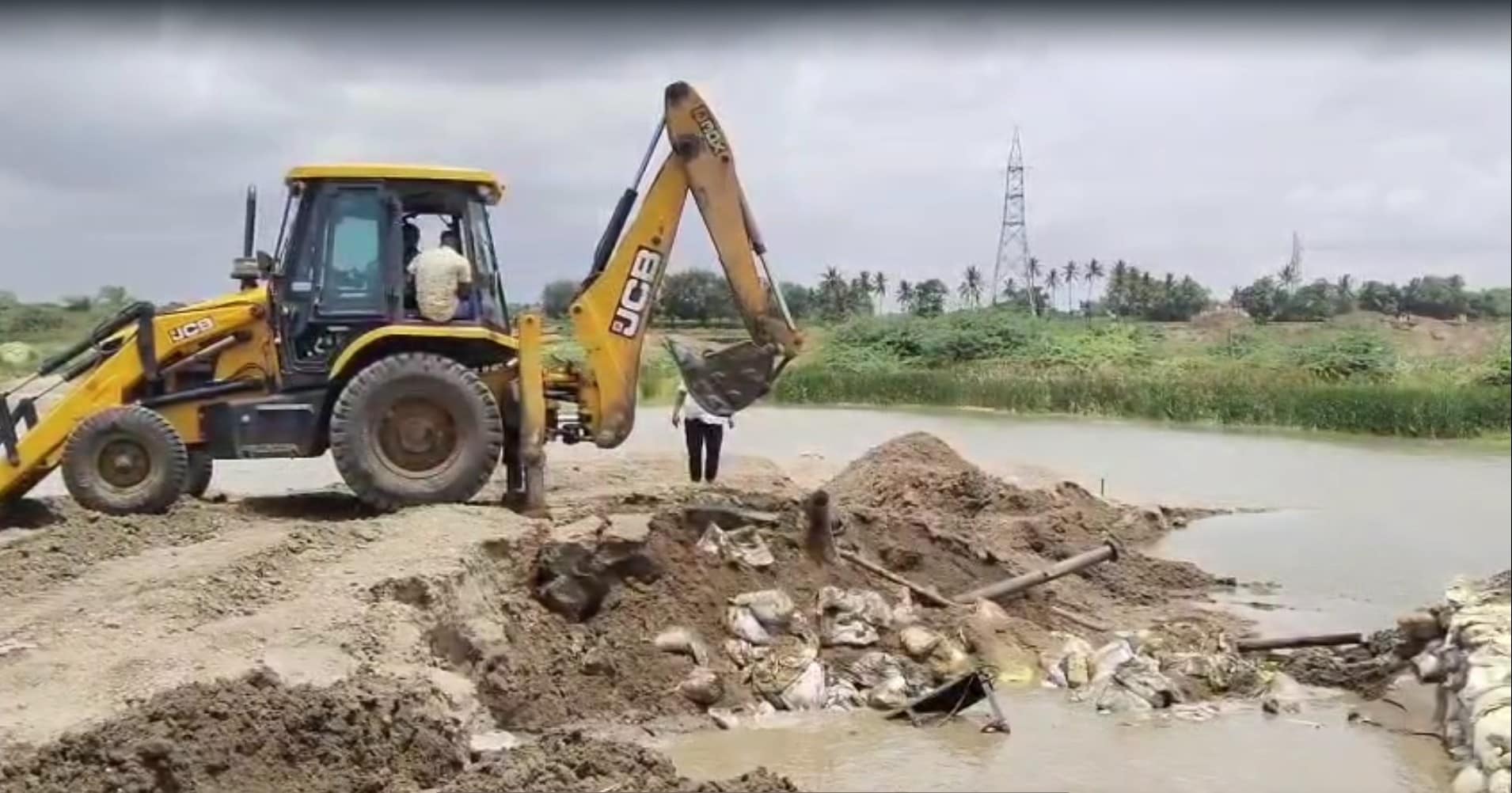 Jharkhand Man Killed by Tractor After Confronting Illegal Sand Mining Operation