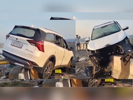 सांसें थमा देने वाला VIDEO: रिंग रोड के साइड वॉल पर लटकी XUV कार सांसें थमा देने वाला VIDEO: रिंग रोड के साइड वॉल पर लटकी XUV कार
