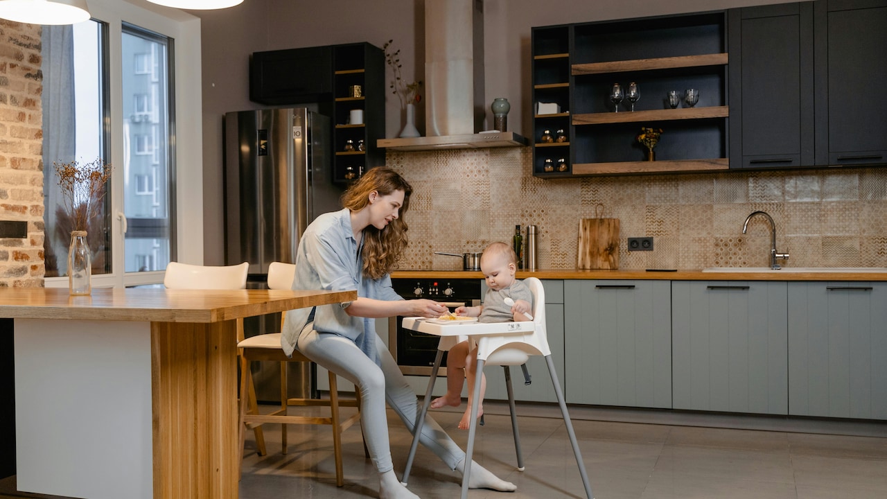 Key safety features to look for in baby high chairs