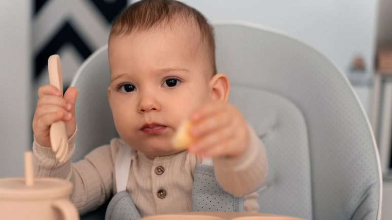 बच्चे के खाने में मसाला कब से डालें? डॉक्टर ने बताया कब खिलाना शुरू करें धनिया, हल्दी, जीरा और हींग बच्चे के खाने में मसाला कब से डालें? डॉक्टर ने बताया कब खिलाना शुरू करें धनिया, हल्दी, जीरा और हींग