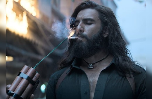 Dhurandhar News Live Updates: रणवीर सिंह की धुरंधर सिनेमाघरों में रिलीज, जानें बजट, रिव्यू और सभी लेटेस्ट अपडेट