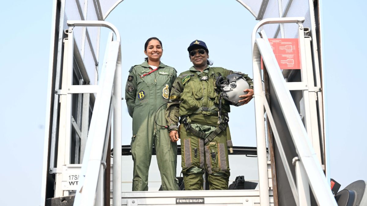President Poses With Air Force Pilot Shivangi Singh Pak Said Had Been Captured