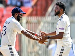 ICC Ranking: जसप्रीत बुमराह का जलवा बरकरार, टेस्ट गेंदबाजी में टॉप पर, वनडे में सिराज ने लगाई बड़ी छलांग ICC Ranking: जसप्रीत बुमराह का जलवा बरकरार, टेस्ट गेंदबाजी में टॉप पर, वनडे में सिराज ने लगाई बड़ी छलांग