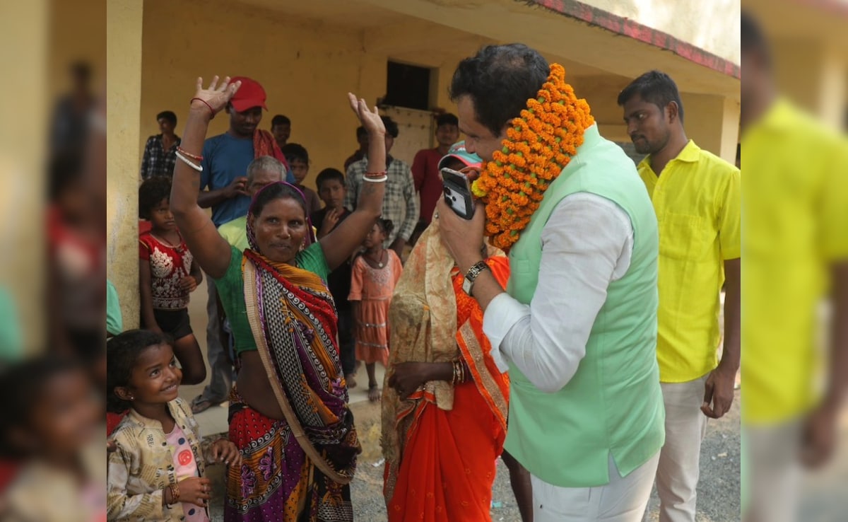 भगवान की शरण में प्रत्याशी... मंदिर में विभा, अनिल और मो कामरान ने की मंदिर पूजा, नीतू ने की इबादत