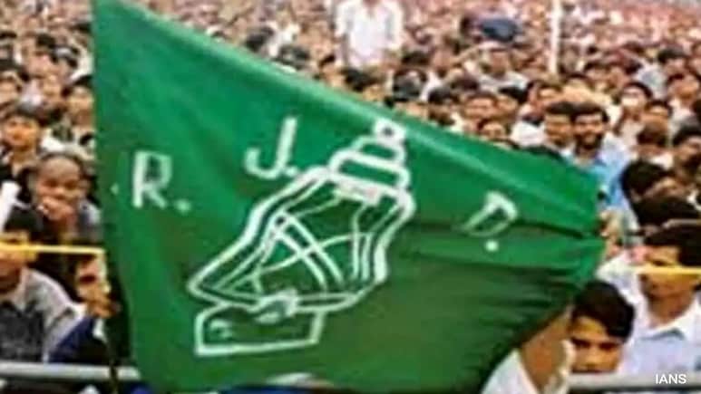 बिहार चुनाव: 'यादव राजनीति' का गढ़ है मधेपुरा सीट, लगातार तीन चुनावों में राजद ने दर्ज की जीत बिहार चुनाव: 'यादव राजनीति' का गढ़ है मधेपुरा सीट, लगातार तीन चुनावों में राजद ने दर्ज की जीत