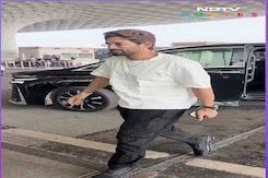 Actor Allu Arjun Spotted At Airport, Paps Extend Diwali Wishes Actor Allu Arjun Spotted At Airport, Paps Extend Diwali Wishes