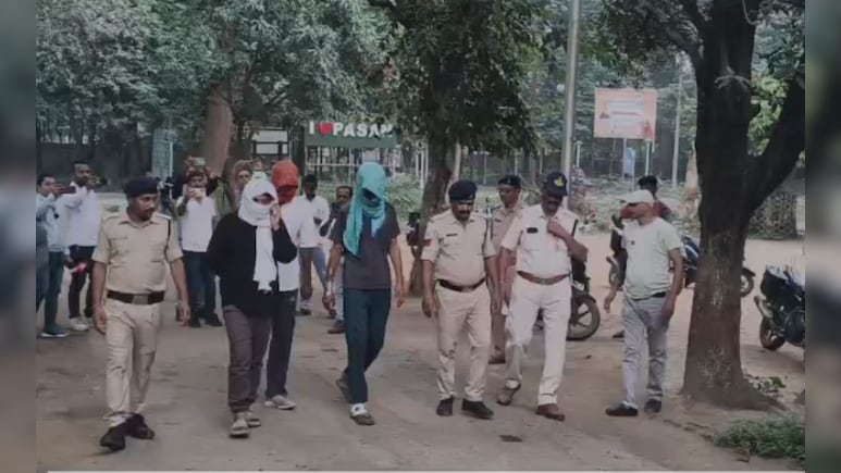 MP News: कोतमा न्यायिक मजिस्ट्रेट के आवास पर पथराव, जान से मारने की धमकी के 3 आरोपी गिरफ्तार MP News: कोतमा न्यायिक मजिस्ट्रेट के आवास पर पथराव, जान से मारने की धमकी के 3 आरोपी गिरफ्तार
