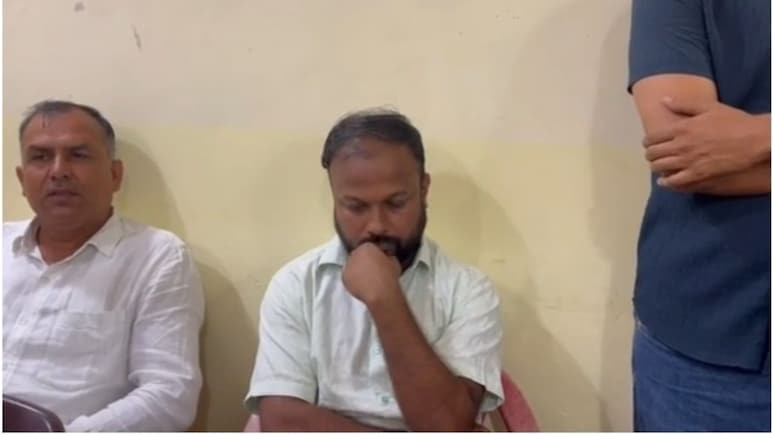 Rajasthan: ACB ने निजी फर्म के टेक्निकल एक्सपर्ट को रिश्वत लेते रंगे हाथ पकड़ा, 40 हजार घूस की कर रहा था डिमांड Rajasthan: ACB ने निजी फर्म के टेक्निकल एक्सपर्ट को रिश्वत लेते रंगे हाथ पकड़ा, 40 हजार घूस की कर रहा था डिमांड