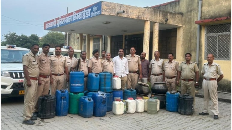 Rajasthan: चित्तौड़गढ़ में अवैध महुआ कारोबार की कमर टूटी, 12 भट्ठियां तोड़कर 7 को दबोचा, शराब माफियाओं में दहशत Rajasthan: चित्तौड़गढ़ में अवैध महुआ कारोबार की कमर टूटी, 12 भट्ठियां तोड़कर 7 को दबोचा, शराब माफियाओं में दहशत