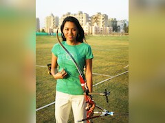फोटो में नजर आ रही ये मशूहर मॉडल तीरंदाजी में थी जूनियर नेशनल चैंपियन, अब खरीद ली अपनी आर्चरी टीम