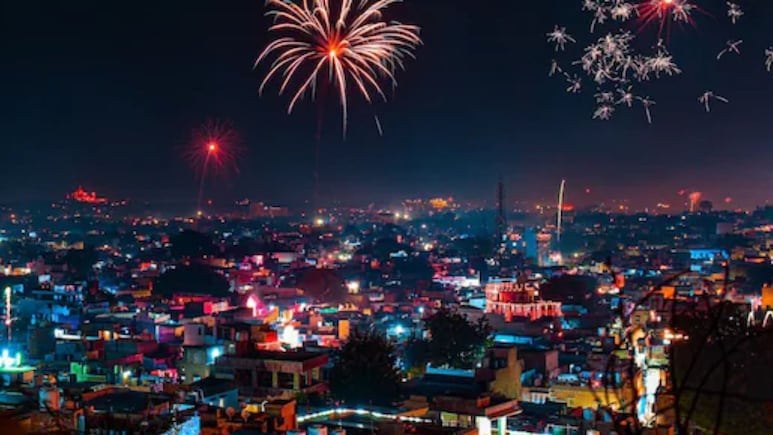काशी की 'देव दीपावली' से लेकर पिंक सिटी की जगमगाहट तक...विदेशियों को भी दीवाना बना देती है भारत के इन 5 शहरों की दिवाली!