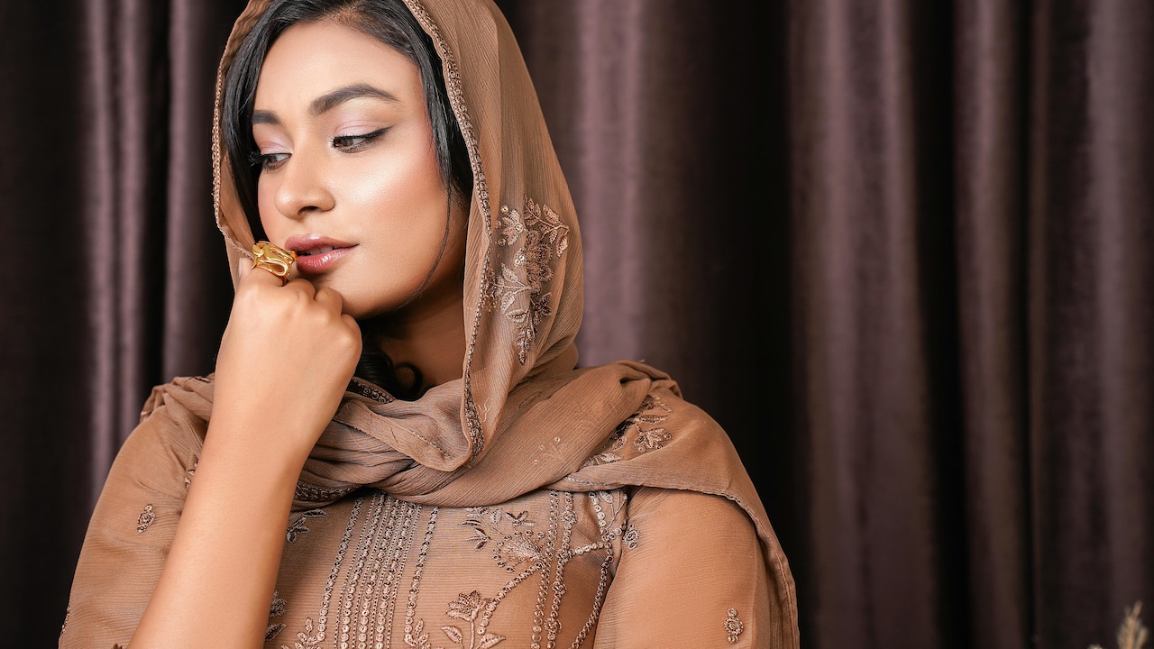 The Right Dupatta Shade For Bright Kurtas: Know How To Tone Colour Down The Right Dupatta Shade For Bright Kurtas: Know How To Tone Colour Down