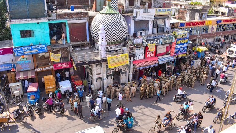 Bareilly LIVE: जुमे की नमाज से पहले बरेली में हाई अलर्ट, इंटरनेट बंद, ड्रोन से निगरानी, जानिए बड़े अपडेट्स