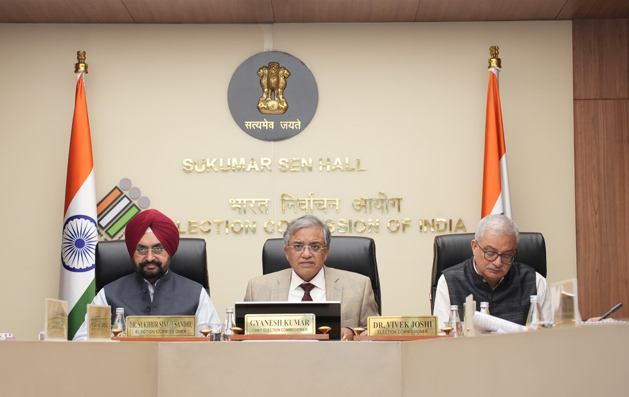 बिहार चुनाव की तैयारियों पर चुनाव आयोग की वीडियो कांंफ्रेसिंग, 348 ऑब्जर्वर्स को दिए सख्त निर्देश