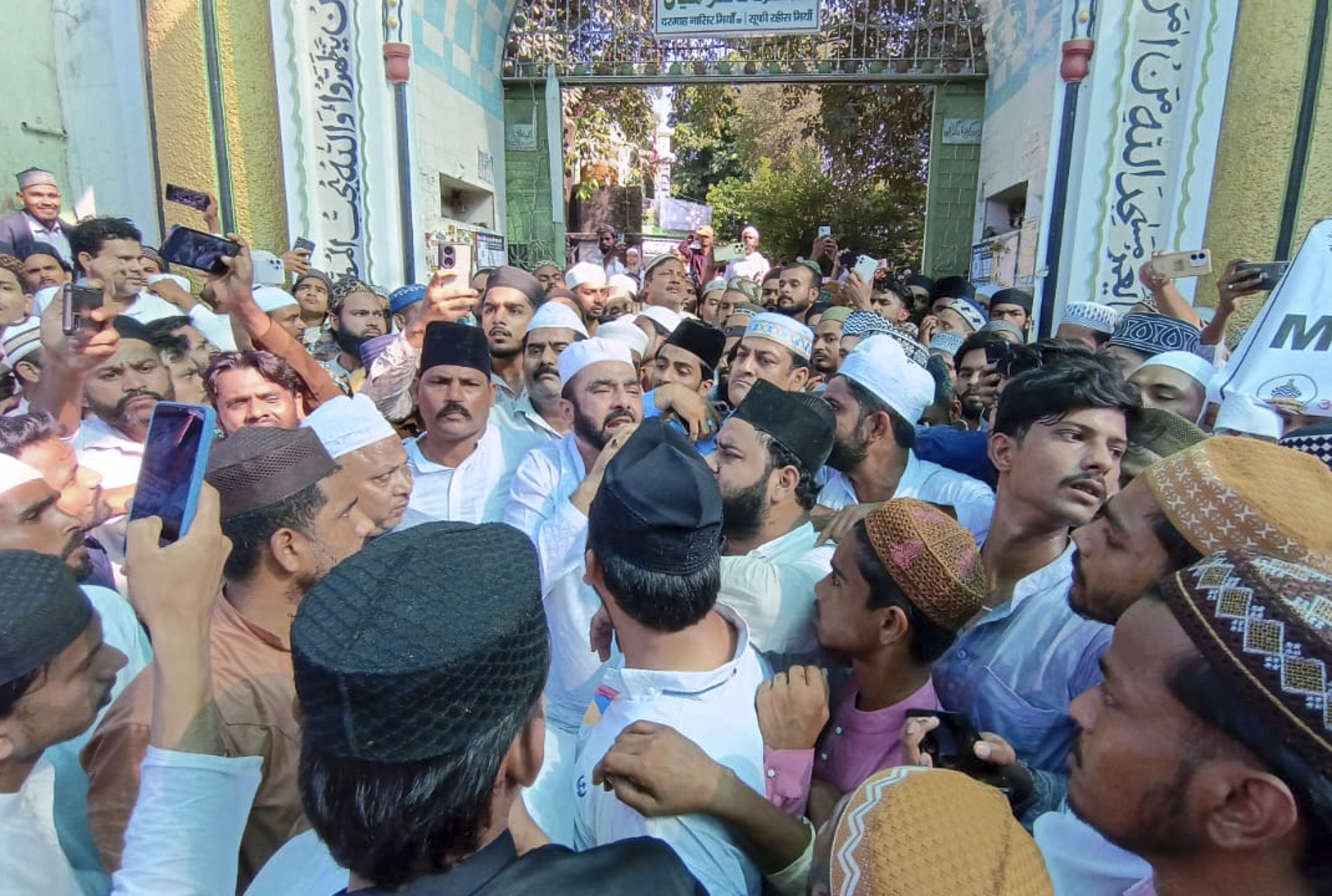 लगे थे सर तन से जुदा के नारे... बरेली हिंसा की FIR में कई चौंकाने वाले खुलासे