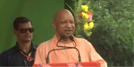 यूपी के सभी स्कूलों में वंदे मातरम को करेंगे अनिवार्य, सीएम योगी का ऐलान