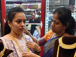 त्योहारी हफ्ते में 8,000 रुपये से ज्यादा बढ़ी सोने की कीमत, चांदी 1.70 लाख रुपये के करीब त्योहारी हफ्ते में 8,000 रुपये से ज्यादा बढ़ी सोने की कीमत, चांदी 1.70 लाख रुपये के करीब