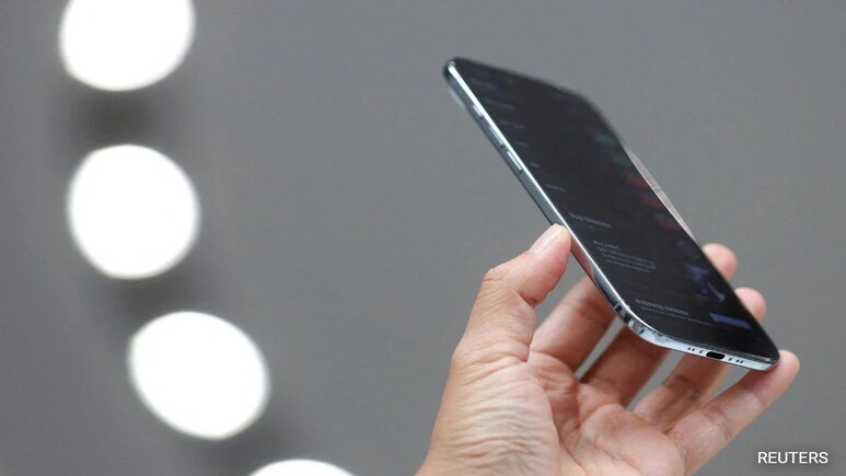 Apple Slashes iPhone Air Production After Weak Demand: Report Apple Slashes iPhone Air Production After Weak Demand: Report
