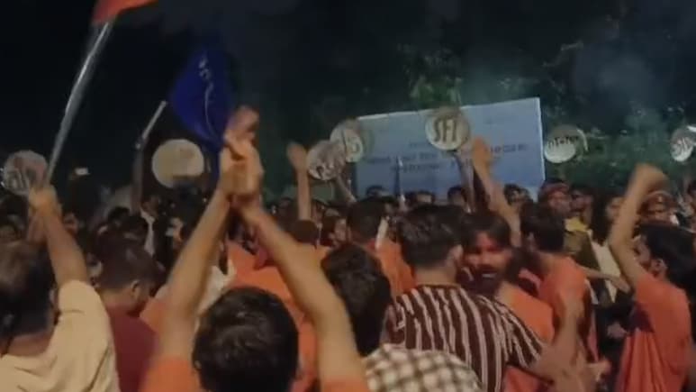 JNU Violence: राजधानी हादरली! दुर्गा विसर्जनाच्या मिरवणुकीत दगडफेकीचा प्रकार; ABVP चा गंभीर आरोप