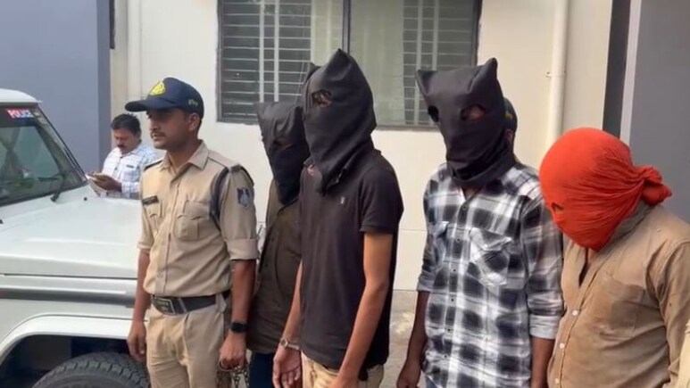 रीवा में परियोजना अधिकारी से हुई लूट का खुलासा, चार आरोपी गिरफ्तार, हथियार, नगदी और कार बरामद