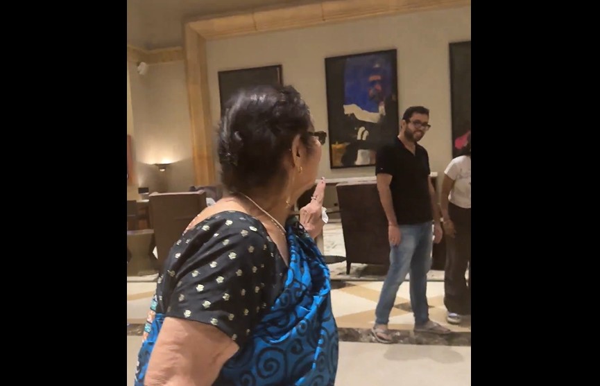 500 फिल्में कर चुका ये एक्टर अपनी 'दुलारी मां' संग गया फाइव स्टार होटल, वीडियो देख कहेंगे 'बेटा नंबर वन'