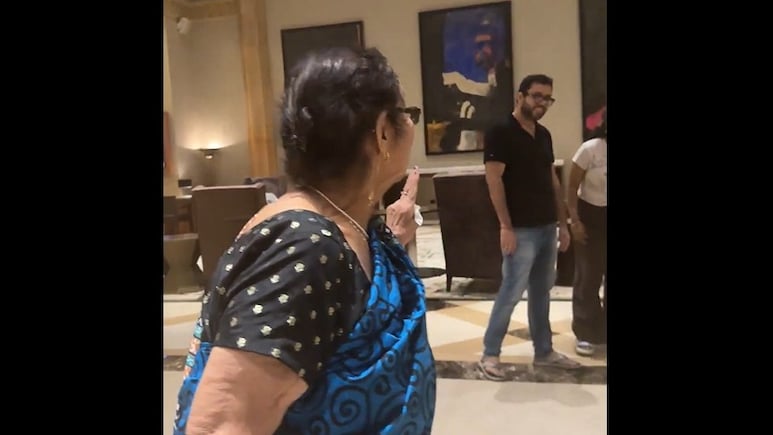 500 फिल्में कर चुका ये एक्टर अपनी 'दुलारी मां' संग गया फाइव स्टार होटल, वीडियो देख कहेंगे 'बेटा नंबर वन'
