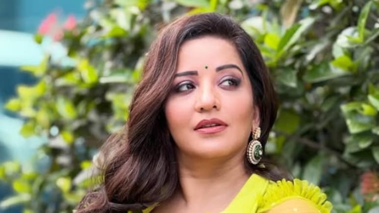 मोनालिसा ने साड़ी पहन बिजुरिया गाने पर किया जबरदस्त डांस, फैन्स बोले- किल कर दिया
