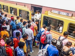IndiGo की फ्लाइट कैंसिल होने से ट्रेनों में  बंपर भीड़! दिल्ली से जाने वाली हर ट्रेन में टिकट की मारामारी