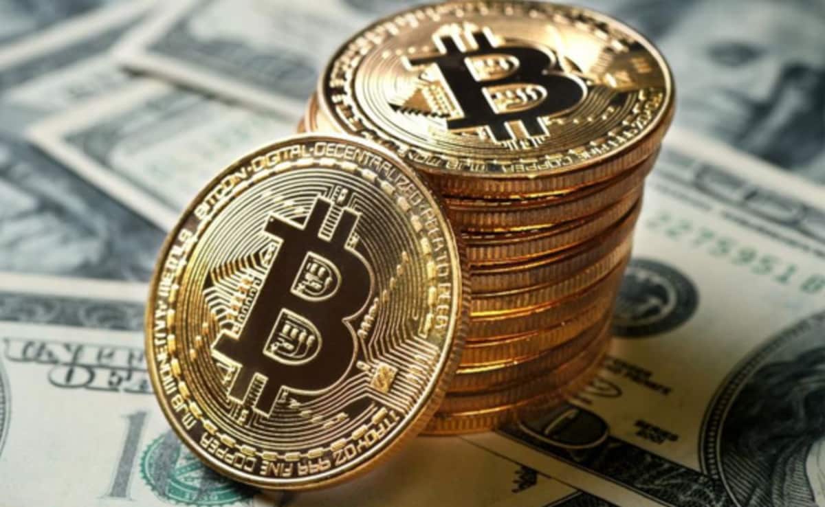 Bitcoin Hovers Near Record After Topping $1,25,000