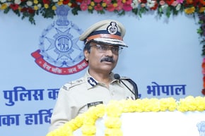 MP के DGP का कार्यकाल बढ़ा; जानिए कब तक पद में बने रहेंगे कैलाश मकवाना