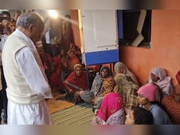 गुना में किसान की हत्या का मामला, पीड़ित परिवार से मिलने पहुंचे दिग्विजय सिंह, बोले- कानून-व्यवस्था लचर गुना में किसान की हत्या का मामला, पीड़ित परिवार से मिलने पहुंचे दिग्विजय सिंह, बोले- कानून-व्यवस्था लचर