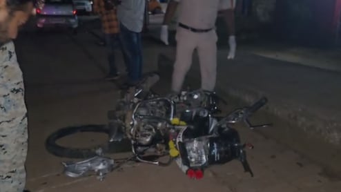 Road Accident: बोलेरो और बाइक की जोरदार भिड़ंत में दो युवकों की मौके पर मौत, मोटरसाइकिल के परखच्चे उड़े